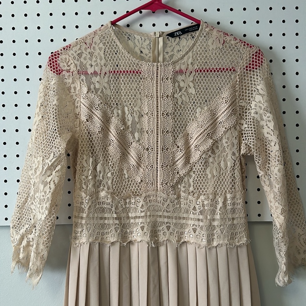 Zara Pleated Lace Midi in Blush - Picture 3 of 7